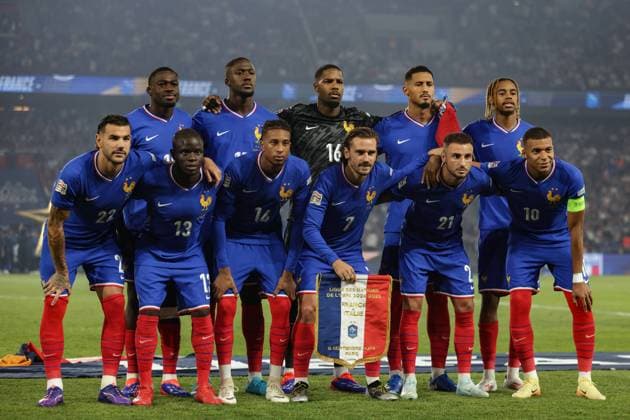 Paris, France, 6th September 2024. The France starting eleven line up for a team photo prior to kick off, back row ( L to R ); Youssouf Fofana, Ibrahima Konate, Mike Maignan, William Saliba and Bradley Barcola, front row ( L to R ); Theo Hernandez, N Golo Kante, Michael Olise, Antoine Griezmann, Jonathan Clauss and Kylian Mbappe, in the UEFA Nations League match at Le Parc des Princes, Paris. Picture credit should read: Jonathan Moscrop Sportimage EDITORIAL USE ONLY. No use with unauthorised audio, video, data, fixture lists, club league logos or live services. Online in-match use limited to 120 images, no video emulation. No use in betting, games or single club league player publications. SPI-3291-0047