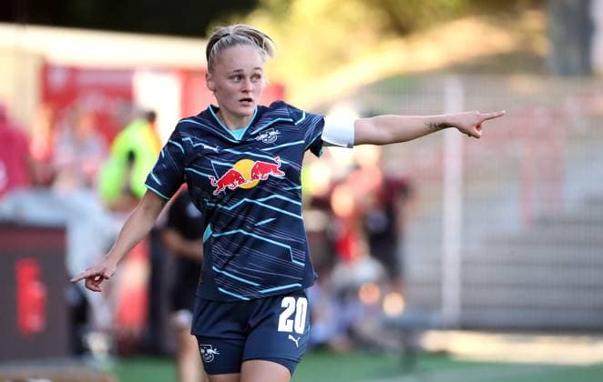Victoria Krug pointing, gesticulating action upper body sport soccer soccer women DFB Pokal 2 round season 2024 2025 08 09 2024 1 FC Union Berlin vs RB Leipzig RBL DFL regulations prohibit any use of photographs as image sequences and or quasi video