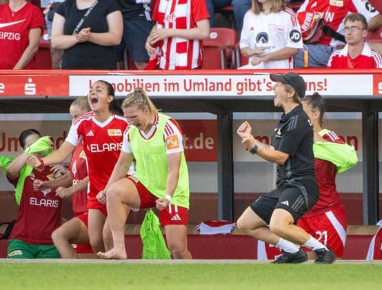 Soccer, Women, Season 2024 2025, DFB Cup 2 Round , 1 FC Union Berlin RB Leipzig, f l Dina Orschmann 1 Women 1 FC Union , Coach Ailien Poese 1 Women 1 FC Union , Cheering after the final whistle, 08 09 2024, Copyright: xMatthiasxKochx