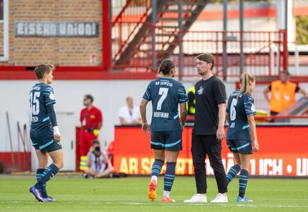 Soccer, Women, Season 2024 2025, DFB Cup 2nd round , 1 FC Union Berlin RB Leipzig, f l Sarah Dittrich RB Leipzig , Giovanna Hoffmann RB Leipzig , Coach Jonas Stephan RB Leipzig , Lou Ann Joly RB Leipzig , Disappointment after final whistle, 08 09 2024, Copyright: xMatthiasxKochx