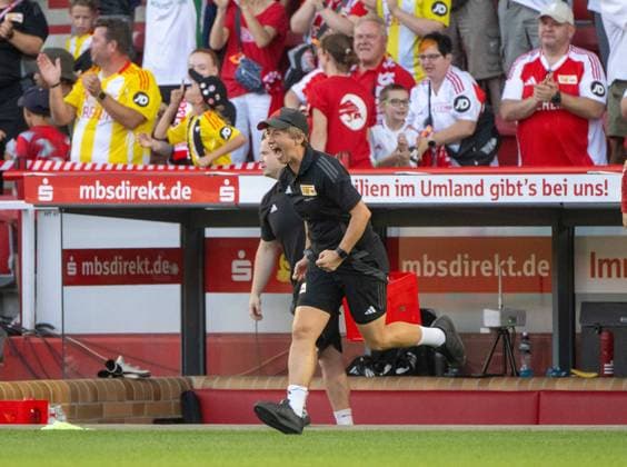 Soccer, Women, Season 2024 2025, DFB Cup 2 Round , 1 FC Union Berlin RB Leipzig, Coach Ailien Poese 1 Women 1 FC Union , Cheering after the final whistle, 08 09 2024, Copyright: xMatthiasxKochx