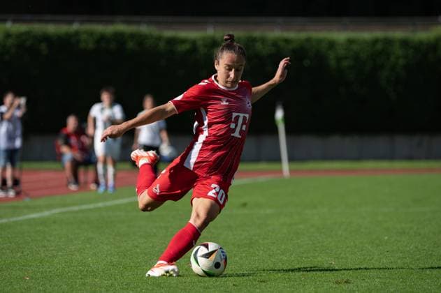 Sylwia Matysik (20 Koeln) crossing the ball during the DFB-Pokal game between Borussia Moenchengladbach and 1. FC Koeln at the Grenzlandstadion in Moenchengladbach, Germany (Martin Pitsch SPP) Copyright: xMartinxPitsch SPPx spp-en-MaPi-20240908_NIKON Z 6_20240908_BMGvKOE_DSC5777