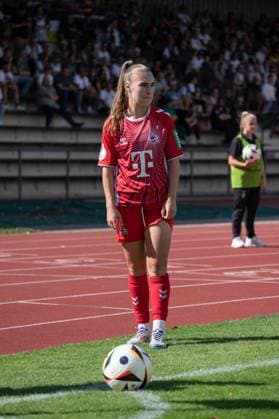 Alena Bienz (11 Koeln) takes a corner kick during the DFB-Pokal game between Borussia Moenchengladbach and 1. FC Koeln at the Grenzlandstadion in Moenchengladbach, Germany (Martin Pitsch SPP) Copyright: xMartinxPitsch SPPx spp-en-MaPi-20240908_NIKON Z 6_20240908_BMGvKOE_DSC5544