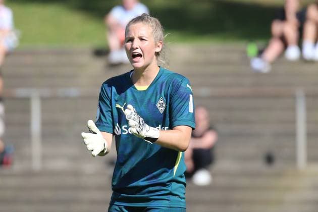 Mönchengladbach, Germany 08 September 2024 DFB Pokal Women 2024 2025 Borussia Mönchengladbach vs 1 FC Köln In the picture goalkeeper Jil Frehse Borussia Mönchengladbach gesticulates on the pitch DFB regulations prohibit any use of photographs as image sequences and or quasi video Grenzlandstadion Nordrhein Westfalen Copyright: xFotostandx xVanxderxVeldenx