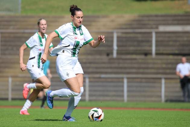 Mönchengladbach, Germany 08 September 2024 DFB Pokal Women 2024 2025 Borussia Mönchengladbach vs 1 FC Köln In the picture Flaka Aslanaj Borussia Mönchengladbach DFB regulations prohibit any use of photographs as image sequences and or quasi video Grenzlandstadion Nordrhein Westfalen Copyright: xFotostandx xVanxderxVeldenx