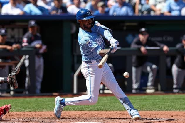 September 8, 2024: Kansas City Royals second baseman Maikel Garcia (11) hits a single against the Minnesota Twins during the fifth inning at Kauffman Stadium in Kansas City, MO. CSM Kansas City United States of America - ZUMAc04_ 20240908_zma_c04_179 Copyright: xDavidxSmithx