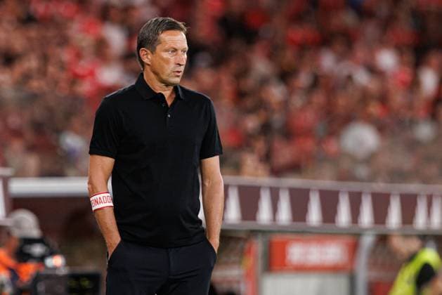 Roger Schmidt seen during Liga Portugal game between teams of SL Benfica and CF Estrela Amadora at Estadio Da Luz (Maciej Rogowski) Lisbon Estadio Da Luz Portugal Copyright: xMaciejxRogowskix slbestrela-22