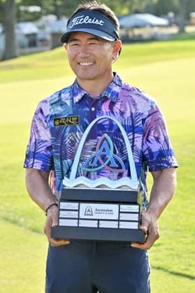 JENNINGS, MO - SEPTEMBER 08: Golfer Y.E. Yang holds the championship trophy after winning the Ascension Charity Classic on September 08, 2024, at Norwood Hills Country Club in Jennings, MO. (Photo by Keith Gillett Icon Sportswire) GOLF: SEP 08 PGA, Golf Herren TOUR Champions Ascension Charity Classic EDITORIAL USE ONLY Icon240908519