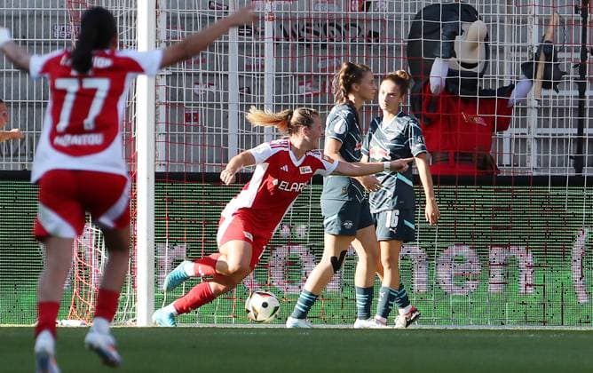 Dina Orschmann cheers after 1 0 joy emotion jubilation sport soccer soccer women DFB Pokal 2 round season 2024 2025 08 09 2024 1 FC Union Berlin vs RB Leipzig RBL DFL regulations prohibit any use of photographs as image sequences and or quasi video