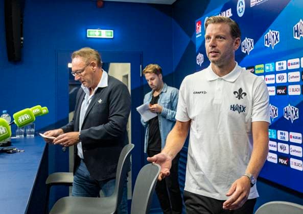 09 09 2024, xfux, Soccer 2 Bundesliga, SV Darmstadt 98 Press Conference Presentation of Coach Florian Kohfeldt, emspor, f l President President Klaus Ruediger Rüdiger Fritsch SV Darmstadt 98 , Press Spokesman Jan Bergholz SV Darmstadt 98 , Coach Florian Kohfeldt SV Darmstadt 98 DFL DFB REGULATIONS PROHIBIT ANY USE OF PHOTOGRAPHS as IMAGE SEQUENCES and or QUASI VIDEO Licensing of the photographic work to and or by SV Darmstadt 1898 e V and subsidiaries is not permitted No release of or sale to SV Darmstadt 1898 e V Darmstadt