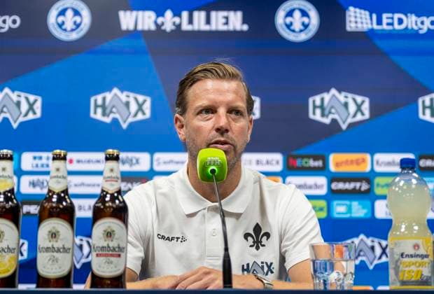 09 09 2024, xfux, Fussball 2 Bundesliga, SV Darmstadt 98 Press Conference Presentation of Coach Florian Kohfeldt, emspor, v l Coach Florian Kohfeldt SV Darmstadt 98 DFL DFB REGULATIONS PROHIBIT ANY USE OF PHOTOGRAPHS as IMAGE SEQUENCES and or QUASI VIDEO Licensing of the photographic work to and or by SV Darmstadt 1898 e V and subsidiaries is not permitted No release of or sale to SV Darmstadt 1898 e V Darmstadt