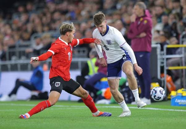 Alex Scott of England U21, U 21 s competes for the ball with Alexander Briedl of Austria u21 s England U21 v Austria U21, International Friendly, Länderspiel, Nationalmannschaft Football, Kenilworth Road, Luton, UK, 09 Sep 2024 EDITORIAL USE ONLY No use with unauthorised audio, video, data, fixture lists, club league logos or live services. Online in-match use limited to 120 images, no video emulation. No use in betting, games or single club league player publications. Copyright: xMichaelxZemanek Shutterstockx 14706562e