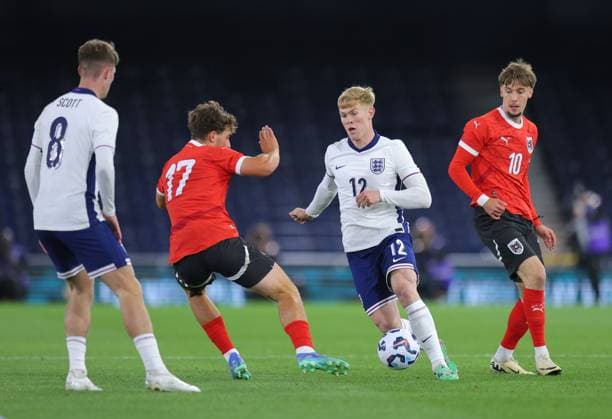 Lewis Hall of England U21, U 21 s competes for the ball with Christoph Lang of Austria u21 s and Simon Seidl of Austria u21 s England U21 v Austria U21, International Friendly, Länderspiel, Nationalmannschaft Football, Kenilworth Road, Luton, UK, 09 Sep 2024 EDITORIAL USE ONLY No use with unauthorised audio, video, data, fixture lists, club league logos or live services. Online in-match use limited to 120 images, no video emulation. No use in betting, games or single club league player publications. Copyright: xMichaelxZemanek Shutterstockx 14706562f