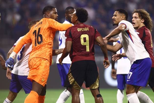 France v Belgium - UEFA Nations League LYON, FRANCE - SEPTEMBER 09 : discussion between Thuram Marcus forward of France, Openda Lois forward of Belgium and Digne Lucas defender of France during the UEFA Nations League match in group A2 between France and Belgium on September 9, 2024 in Lyon, France, 09 09 2024 Lyon France  Copyright: xTomasxSiskx