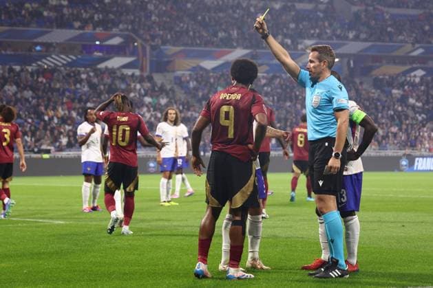 France v Belgium - UEFA Nations League LYON, FRANCE - SEPTEMBER 09 : referee Stieler Tobias (GER) shows a yellow card to Openda Lois forward of Belgium during the UEFA Nations League match in group A2 between France and Belgium on September 9, 2024 in Lyon, France, 09 09 2024 Lyon France  Copyright: xTomasxSiskx