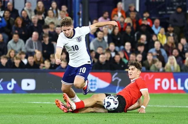 James McAtee of England U21, U 21 s is fouled by Florian Micheler of Austria u21 s - penalty is given England U21 v Austria U21, International Friendly, Länderspiel, Nationalmannschaft Football, Kenilworth Road, Luton, UK, 09 Sep 2024 EDITORIAL USE ONLY No use with unauthorised audio, video, data, fixture lists, club league logos or live services. Online in-match use limited to 120 images, no video emulation. No use in betting, games or single club league player publications. Copyright: xMichaelxZemanek Shutterstockx 14706562m