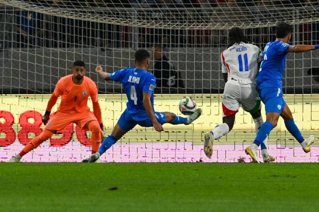 Budapest: Raz Shlomo (Israel) saves the ball during the UEFA Nations League match between Italy vs. Israele on 9th September 2024 at the Bozsik Arena stadium in Budapest, Hungary - UEFA Nations League - Israel vs Italy  - ZUMAp169 20240909_zsa_p169_129 Copyright: xVincenzoxOrlando IPAxSportx