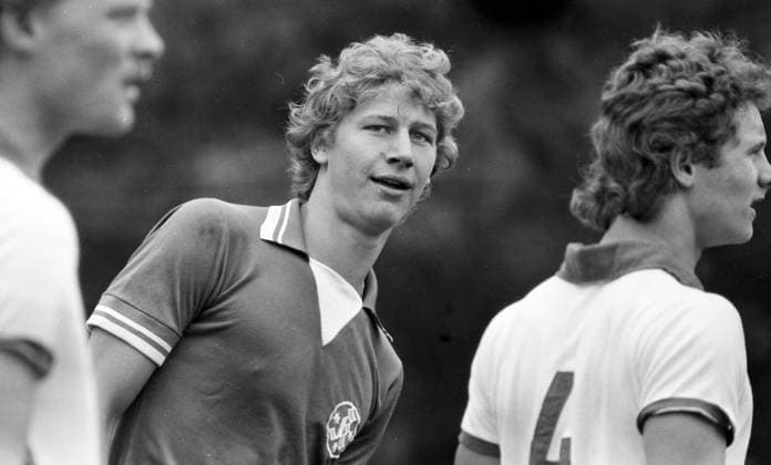 08.07.79 U19 Stuttgarter Kickers - U19 Fortuna Düsseldorf Deutschland, Stuttgart, 08.07.1979, Fussball, A-Junioren, Deutsche Meisterschaft, Viertelfinale, U19 Stuttgarter Kickers - U19 Fortuna Düsseldorf (7:0): Guido Buchwald (Stuttgarter Kickers). *** 08 07 79 U19 Stuttgarter Kickers U19 Fortuna Düsseldorf Germany, Stuttgart, 08 07 1979, Soccer, A Juniors, German Championship, Quarterfinals, U19 Stuttgarter Kickers U19 Fortuna Düsseldorf 7 0 Guido Buchwald Stuttgarter Kickers