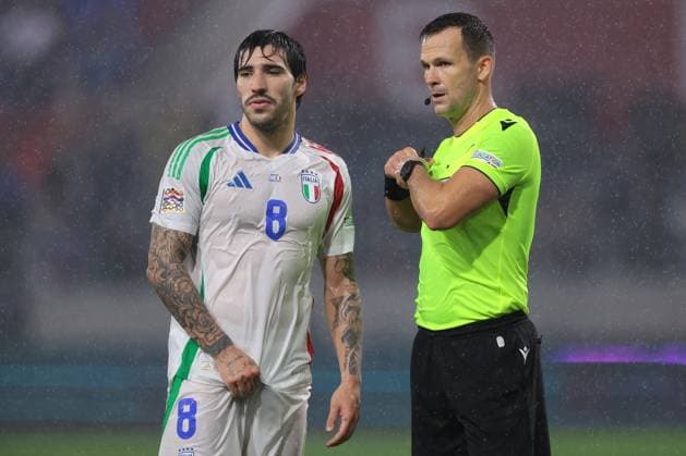 Budapest, Hungary, 9th September 2024. Sandro Tonali of Italy and the Referee Ivan Kruzliak of Slovakia looks on during the UEFA Nations League match at Bozsik Arena, Budapest. Picture credit should read: Jonathan Moscrop Sportimage EDITORIAL USE ONLY. No use with unauthorised audio, video, data, fixture lists, club league logos or live services. Online in-match use limited to 120 images, no video emulation. No use in betting, games or single club league player publications. SPI-3292-0097