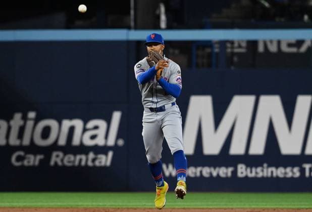 September 9, 2024, Toronto, On, Canada: New York Mets shortstop Francisco Lindor (12) throws to first base to put out Toronto Blue Jay George Springer, during first inning MLB, Baseball Herren, USA baseball action in Toronto on Monday Sept. 9, 2024. Francisco Lindor  - ZUMAc35_ 20240909_zaf_c35_104 Copyright: xJonxBlackerx