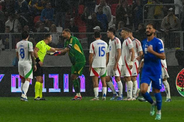 Budapest: Gianluigi Donnarumma (Italy) asking the VAR after Mohammad Abu Fani (Israel) scores a goal during the UEFA Nations League match between Italy vs. Israele on 9th September 2024 at the Bozsik Arena stadium in Budapest, Hungary - UEFA Nations League - Israel vs Italy  - ZUMAp169 20240909_zsa_p169_160 Copyright: xVincenzoxOrlando IPAxSportx