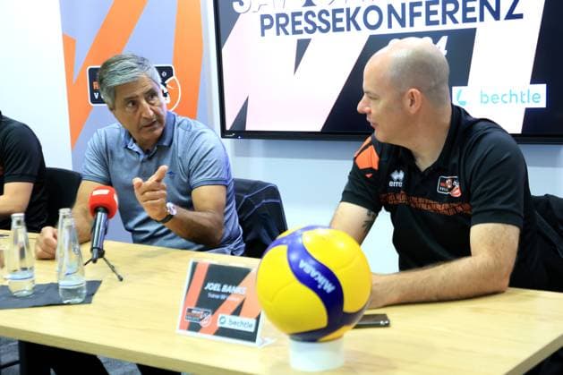 DEU, DVV, 1 VBL, BR Volleys, season kick-off press conference, 10 09 2024, Berlin, Berlin, DEU, DVV, 1 VBL, BR Volleys, season kick-off press conference, in the picture Managing Director Kaweh Niroomand, Head Coach Joel Banks Photo Juergen Engler nordphoto GmbH nordphotoxGmbHx xEngler nph00076