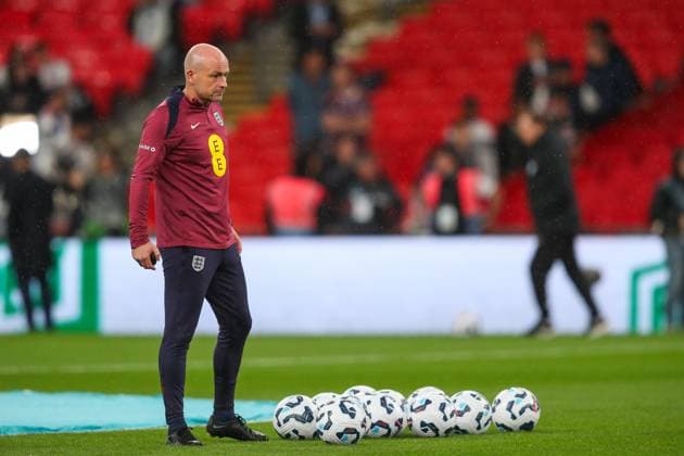 UEFA Nations League - League B - Group 2 England v Finland Lee Carsley interim manager of England during the pre-game warmup ahead of the UEFA Nations League - League B - Group 2 England v Finland at Wembley Stadium, London, United Kingdom, 10th September 2024 (Photo by Gareth Evans News Images) Copyright: xGarethxEvans NewsxImagesx