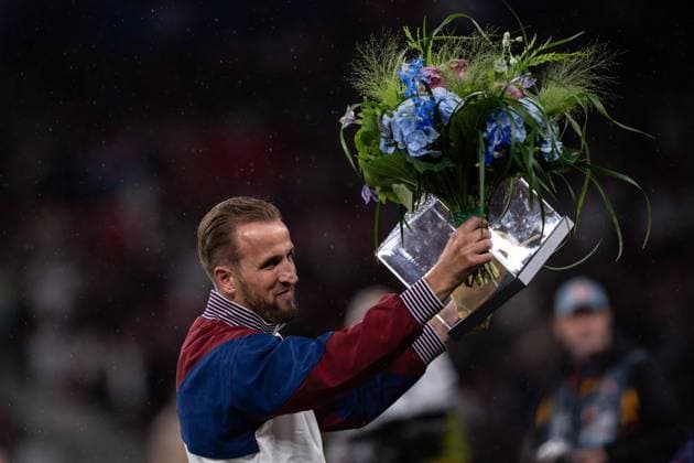 LONDON, ENGLAND - SEPTEMBER 10: Harry Kane of England receives his golden cap for 100 England appearances during the UEFA Nations League 2024 25 League B Group B2 match between England and Finland at on September 10, 2024 in London, England. Photo by Sebastian Frej England v Finland - UEFA Nations League 2024 25 League B Group B2 Copyright: xSebastianxFrejx