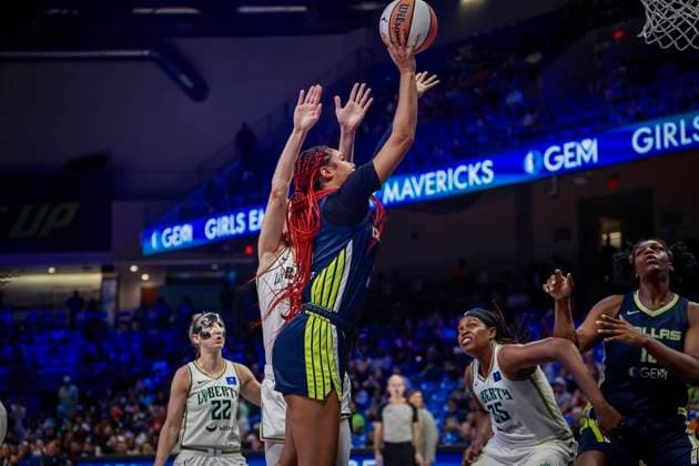 September 10, 2024, Arlington, Texas, USA: Dallas Wings forward SATOU SABALLY (0) with a layup during a WNBA, Basketball Damen, USA game between the New York Liberty and Dallas Wings at College Park Center. Liberty win 105-91. Arlington USA - ZUMAf180 20240910_zsp_f180_002 Copyright: xMarkxFannx
