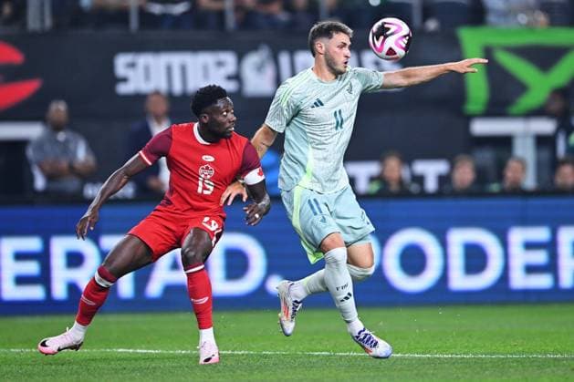 Fußball, Länderspiel, Mexiko - Kanada RECORD DATE NOT STATED Seleccion Mexicana 2024 Mexico vs Canada Alphonso Davies (L) of Canada fights for the ball with Santiago Gimenez (R) of Mexico during the game International Friendly, Länderspiel, Nationalmannschaft between Mexican national team, Nationalteam (Mexico) and Canada at AT-T Stadium, on September 10, 2024, Arlington, Texas, United States. ARLINGTON TEXAS UNITED STATES Copyright: xJorgexMartinezx 20240910212411_SNM_MEX_CAN_GIMENEZ238