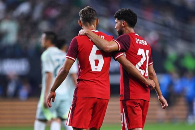 Fußball, Länderspiel, Mexiko - Kanada RECORD DATE NOT STATED Seleccion Mexicana 2024 Mexico vs Canada Niko Sigur and Jonathan Osorio of Canada during the game International Friendly, Länderspiel, Nationalmannschaft between Mexican national team, Nationalteam (Mexico) and Canada at AT-T Stadium, on September 10, 2024, Arlington, Texas, United States. ARLINGTON TEXAS UNITED STATES Copyright: xJorgexMartinezx 20240910220332_SNM_MEX_CAN_OSORIO298
