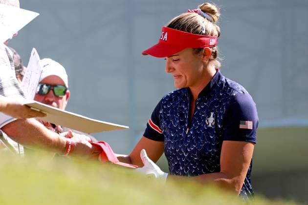 GAINESVILLE, VA - SEPTEMBER 10: Team USA golfer Lexi Thompson signs autographs during the first day of practice for the 2024 Solheim Cup at Robert Trent Jones Golf Club at Gainesville, Virginia (Photo by Brian Spurlock Icon Sportswire) GOLF: SEP 10 LPGA, Golf Damen Solheim Cup EDITORIAL USE ONLY Icon24091064