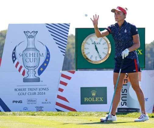 GAINESVILLE, VA - SEPTEMBER: A caddy tosses a ball to Team USA golfer Lexi Thompson on the 17th tee during the first day of practice for the 2024 Solheim Cup at Robert Trent Jones Golf Club at Gainesville, Virginia (Photo by Brian Spurlock Icon Sportswire) GOLF: SEP 10 LPGA, Golf Damen Solheim Cup EDITORIAL USE ONLY Icon240910104
