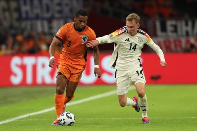 Jurrien Timber (Niederlande) und Maximilian Beier (Deutschland) im Zweikampf waehrend des UEFA Nations League 2024 2025 League A - Gruppe 3 spiels zwischen Niederlande und Deutschland, Johan Cruijff ArenA am 10. September 2024 in Amsterdam, Niederlande. (Foto von Oliver Kaelke DeFodi Images) +++ Jurrien Timber (Niederlande) und Maximilian Beier (Deutschland) battle for the ball during the UEFA Nations League 2024 2025 League A - Group 3 match between Netherlands and Germany at Johan Cruijff ArenA on September 10, 2024 in Amsterdam, Netherlands. (Photo by Oliver Kaelke DeFodi Images) Defodi-678_2024_09_10_OK_NEDGER_2521 *** Jurrien Timber Netherlands and Maximilian Beier Germany battle for the ball during the UEFA Nations League 2024 2025 League A Group 3 match between Netherlands and Germany at Johan Cruijff ArenA on September 10, 2024 in Amsterdam, Netherlands Photo by Oliver Kaelke DeFodi Images Jurrien Timber Netherlands and Maximilian Beier Germany battle for the ball during the UEFA Nations League 2024 2025 League A Group 3 match between Netherlands and Germany at Johan Cruijff ArenA on September 10, 2024 in Amsterdam, Netherlands Photo by Oliver Kaelke DeFodi Images Defodi 678 2024 09 10 OK NEDGER 2521 Defodi-678