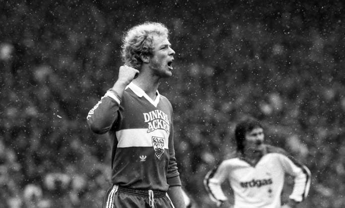 10.03.84 Borussia Mönchengladbach - VfB Stuttgart Deutschland, Mönchengladbach, 10.03.1984, Fussball, Bundesliga, Borussia Mönchengladbach - VfB Stuttgart (2:0): Hans-Peter Makan (VfB Stuttgart). *** 10 03 84 Borussia Mönchengladbach VfB Stuttgart Germany, Mönchengladbach, 10 03 1984, Soccer, Bundesliga, Borussia Mönchengladbach VfB Stuttgart 2 0 Hans Peter Makan VfB Stuttgart