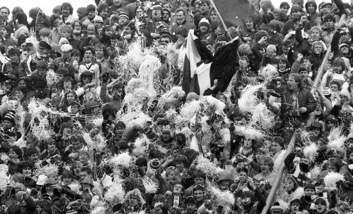 10.03.84 Borussia Mönchengladbach - VfB Stuttgart Deutschland, Mönchengladbach, 10.03.1984, Fussball, Bundesliga, Borussia Mönchengladbach - VfB Stuttgart (2:0): Borussia Mönchengladbach Fans. *** 10 03 84 Borussia Mönchengladbach VfB Stuttgart Germany, Mönchengladbach, 10 03 1984, Soccer, Bundesliga, Borussia Mönchengladbach VfB Stuttgart 2 0 Borussia Mönchengladbach Fans