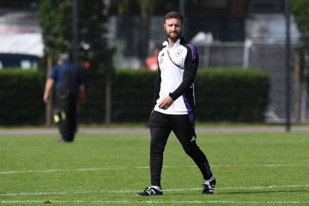 Co Coach Shkodran Mustafi Germany U 17 GER, DFB Football, Four Nations Tournament, Germany U 17 vs Mexico U 17, Season 2024 2025, 07 09 2024 DFL DFB REGULATIONS PROHIBIT ANY USE OF PHOTOGRAPHS AS IMAGE SEQUENCES AND OR QUASI VIDEO GER, DFB Football, Four Nations Tournament, Germany U 17 vs Mexico U 17, Season 2024 2025, 07 09 2024 Duisburg Copyright: xEibner-Pressefoto ThomasxThienelx EP_TTL