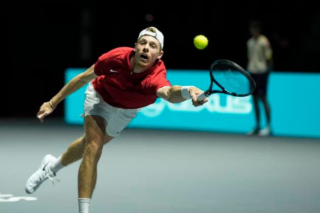 Sport Bilder des Tages 12th September 2024; AO Arena, Manchester, England; Davis Cup Finals, Group Stage, Group D Day 3; Denis Shapovalov of Canada stretches to play a forehand shot during the second set  ActionPlus12691600 StevenxFlynn