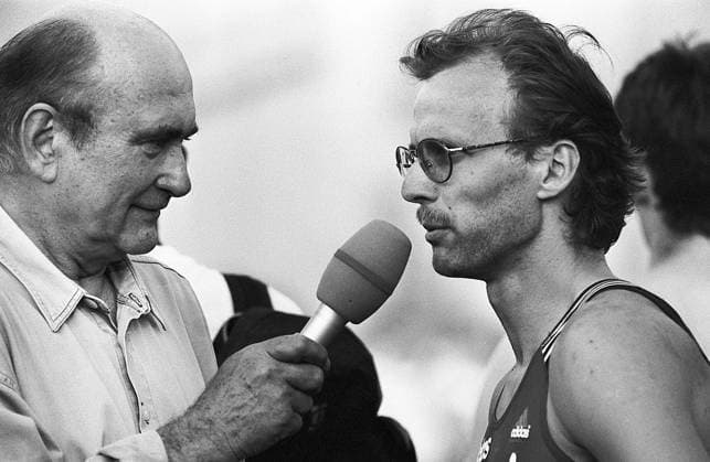 LAC Sachsenmeeting 1995 25.05.1995, Chemnitz, Stadion Sportforum, Reichenhainer Straße, 6. Sachsenmeeting des LAC Chemnitz, Leichtathletik, Sportreporter Heinz Florian Oertel und Thomas Schönlebe *** LAC Sachsenmeeting 1995 25 05 1995, Chemnitz, Stadion Sportforum, Reichenhainer Straße, 6 Sachsenmeeting of the LAC Chemnitz, athletics, sports reporters Heinz Florian Oertel and Thomas Schönlebe