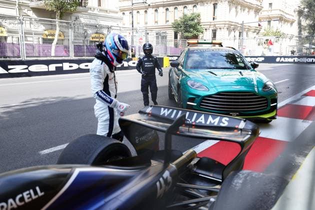 43 COLAPINTO Franco (arg), Williams Racing FW46, action, crash, accident, medical car, during the Formula 1 Azerbaijan Grand Prix 2024, 17th round of the 2024 Formula One World Championship, WM, Weltmeisterschaft from September 13 to 15, 2024 on the Baku City Circuit, in Baku, Azerbaijan - F1 - AZERBAIJAN GRAND PRIX 2024 DPPI Panoramic  240913_R17_AZERBAIJAN_DP_FG0O6101