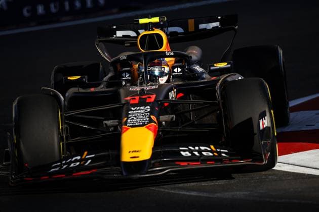 11 PEREZ Sergio (mex), Red Bull Racing RB20, action during the Formula 1 Azerbaijan Grand Prix 2024, 17th round of the 2024 Formula One World Championship, WM, Weltmeisterschaft from September 13 to 15, 2024 on the Baku City Circuit, in Baku, Azerbaijan - F1 - AZERBAIJAN GRAND PRIX 2024 DPPI Panoramic  240913_R17_AZERBAIJAN_XB3_3059