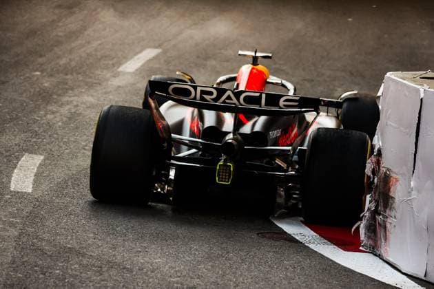 01 VERSTAPPEN Max (nld), Red Bull Racing RB20, action during the Formula 1 Azerbaijan Grand Prix 2024, 17th round of the 2024 Formula One World Championship, WM, Weltmeisterschaft from September 13 to 15, 2024 on the Baku City Circuit, in Baku, Azerbaijan - F1 - AZERBAIJAN GRAND PRIX 2024 DPPI Panoramic  240913_R17_AZERBAIJAN_DP_FG0O6711