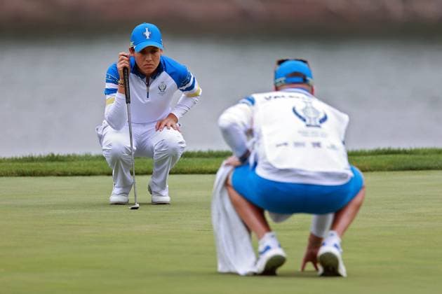 Solheim Cup GAINESVILLE, VIRGINIA - SEPTEMBER 13: Albane Valenzuela of Team Europe lines up her putt on the 9th green during Day One of the Solheim Cup at Robert Trent Jones Golf Club on Friday, September 13, 2024 in Gainesville, Virginia. Gainesville Virginia United States  Copyright: xAmyxLemusx originalFilename:lemus-solheimc240913_npgEW.jpg
