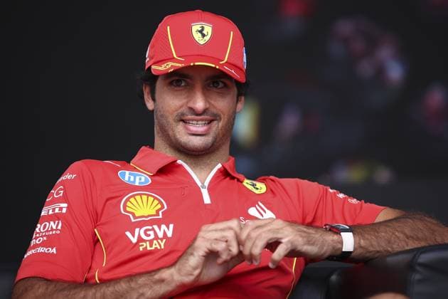 SAINZ Carlos (spa), Scuderia Ferrari SF-24, portrait during the Formula 1 Azerbaijan Grand Prix 2024, 17th round of the 2024 Formula One World Championship, WM, Weltmeisterschaft from September 13 to 15, 2024 on the Baku City Circuit, in Baku, Azerbaijan - F1 - AZERBAIJAN GRAND PRIX 2024 DPPI Panoramic  240914_R17_AZERBAIJAN_DP_EA023957