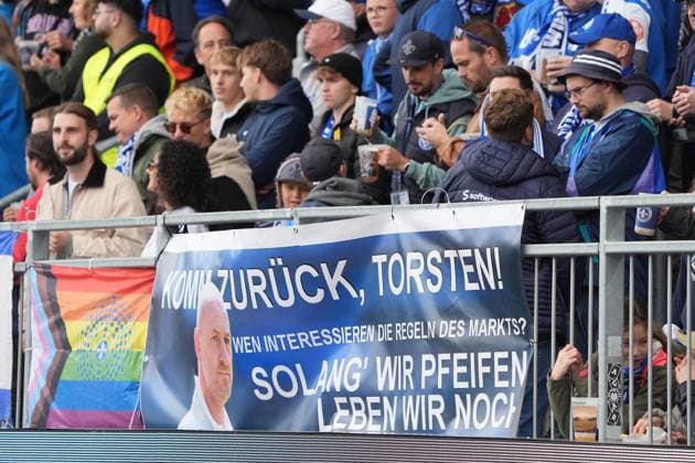 Darmstadt fans want their former coach Torsten Lieberknecht back 14 09 2024 2 Bundesliga, Season 24 25 SV Darmstadt 98 vs Eintracht Braunschweig, Stadion am Boellenfalltor, emonline, emspor,
