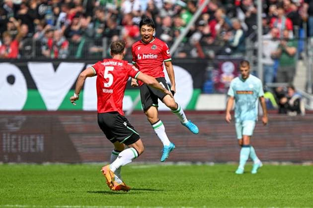2 Bundesliga Hannover 06 1 FC Kaiserslautern on 14 09 2024 at the HDI Arena in Hannover Cheering, goal celebration, goal scorer, goal scorer Hyunju Lee Hannover 96 cheers after his goal for 1 0 with Phil Neumann Hannover 96 MT