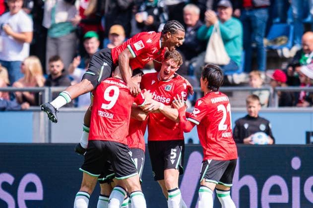 14 09 2024 Soccer, 2024 2025, 2 Bundesliga, Matchday 5, Hannover 96 1 FC Kaiserslautern M Hyun ju Lee Hannover cheers in a crowd after his goal to 1 0 with L R Nicolo Tresoldi Hannover , Phil Neumann Hannover , Sei Muroya Hannover DFL REGULATIONS PROHIBIT ANY USE OF PHOTOGRAPHS AS IMAGE SEQUENCES AND OR QUASI VIDEO