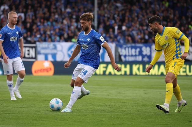 2024 09 14 xJFAx Football 2 Bundesliga 5 Matchday Season 2024 25, SV Darmstadt 98 Eintracht Braunschweig v l , Kilian Julian Corredor SV Darmstadt 98 , Fabio Kaufmann Eintracht Braunschweig , Zweikampf, Action, Aktion, Battles for the Ball DFL DFB REGULATIONS PROHIBIT ANY USE OF PHOTOGRAPHS as IMAGE SEQUENCES and or QUASI VIDEO Copyright: JoaquimxFerreira