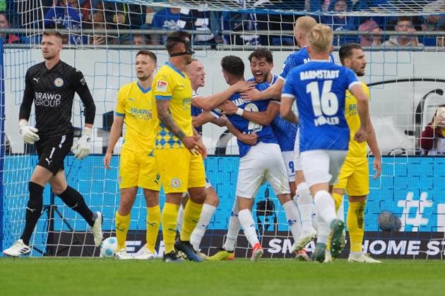 Sergio Lopez SV Darmstadt 98, 02 celebrate the goal, goal celebration for 1 0, while Braunschweig get upset 14 09 2024 2 Bundesliga, season 24 25 SV Darmstadt 98 vs Eintracht Braunschweig, Stadion am Boellenfalltor, emonline, emspor,