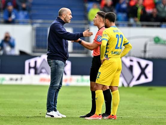14 09 2024, xfux, Fußball 2 Bundesliga, SV Darmstadt 98 Eintracht Braunschweig, v l Trainer Daniel Scherning Eintracht Braunschweig , Referee Referee Felix Prigan, Fabio Di Michele Sanchez Eintracht Braunschweig DFL DFB REGULATIONS PROHIBIT ANY USE OF PHOTOGRAPHS as IMAGE SEQUENCES and or QUASI VIDEO Licensing of the photographic work to and or by SV Darmstadt 1898 e V and subsidiaries is not permitted No release of or sale to SV Darmstadt 1898 e V Darmstadt